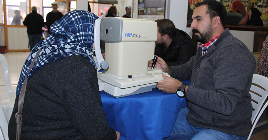 Gemlik'te Ücretsiz Göz Taraması Yapıldı