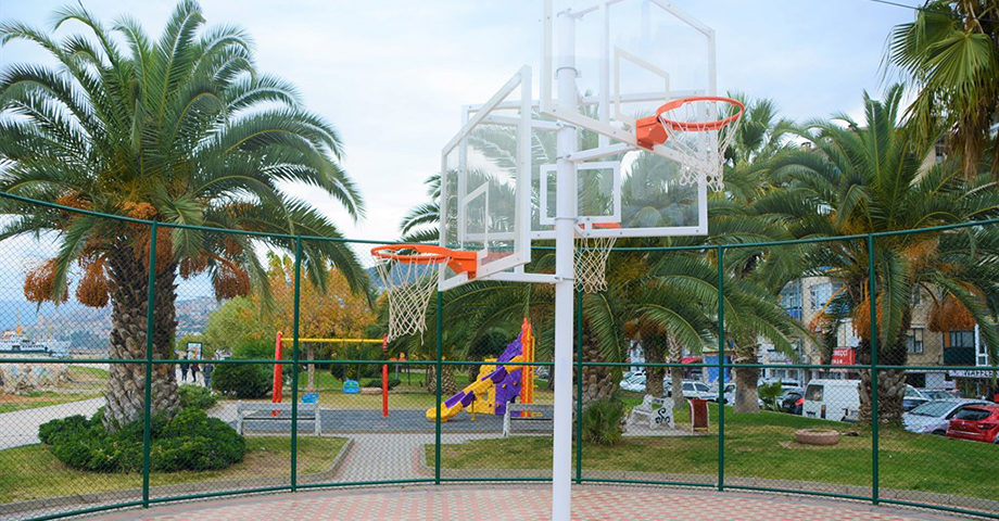 Basketbol Sahaları Yenilendi