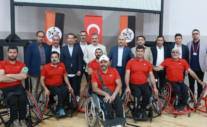 Bakan Kasapoğlu'ndan Mardinli sporculara 'tekerlekli sandalye' desteği