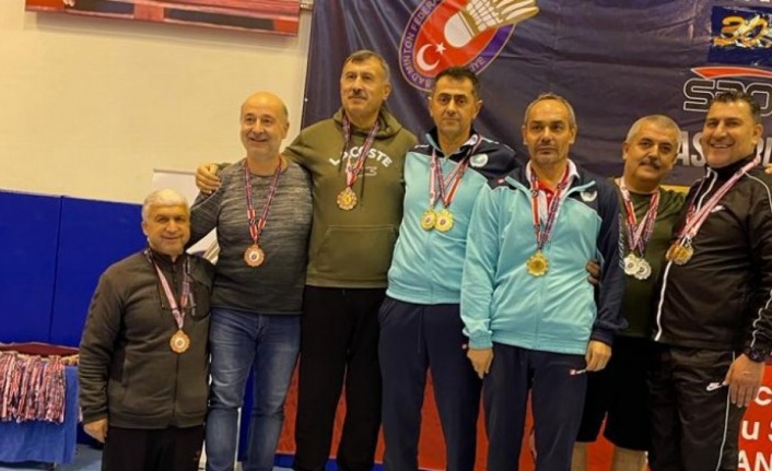 Niğde Veteran Badminton takımından 10 madalya 