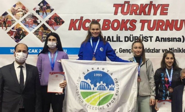 Sakarya'da Büyükşehir Kick Boks takımından 3 madalya