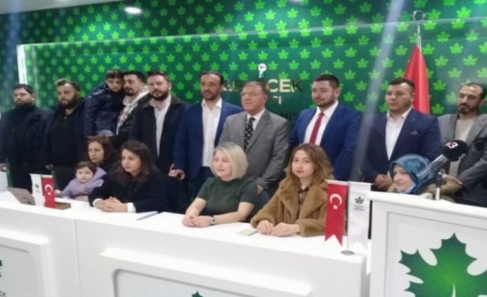 Afyonkarahisar'da 'Gelecek'in yeni üyelerine rozet