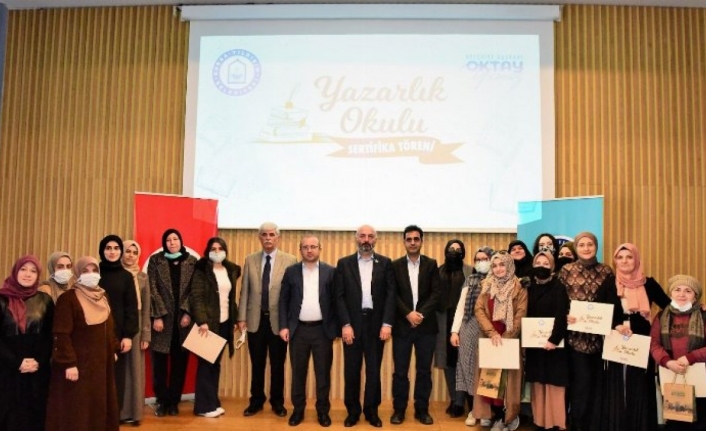 Bursa Yıldırım 'Yazarlık Okulu' mezunlarını verdi 