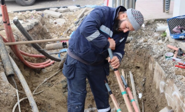 Kocaeli İzmit Belediyesi, Yeşilova’da  abone bağlantılarını yapıyor