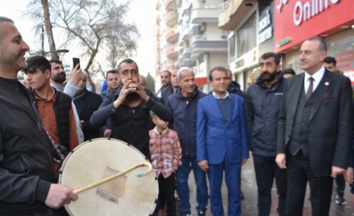 Batman'da davul zurna eşliğinde CHP'ye katıldılar