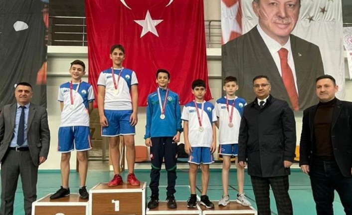 Bursa'da badmintonda Osmangazi başarısı