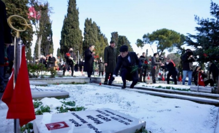 Çanakkale şehitlerine Edirnekapı'da kar altında anma