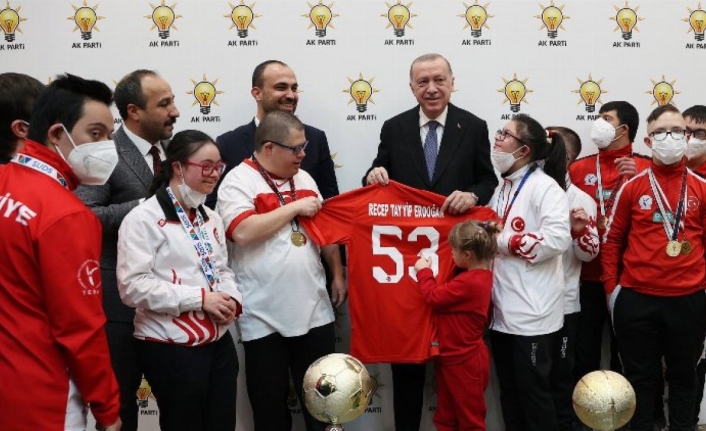 Cumhurbaşkanı Erdoğan özel sporcuları kabul etti