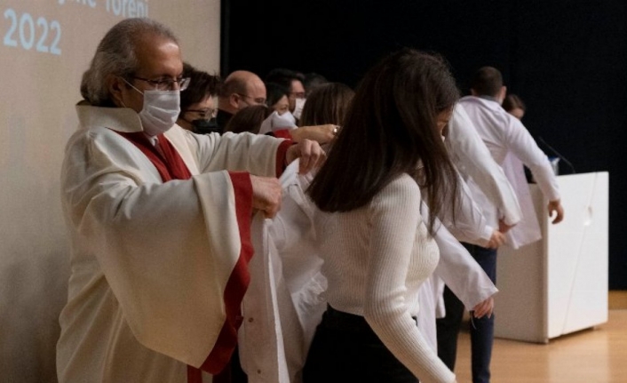 İstanbul'da öğrencilerin 'beyaz önlük' heyecanı