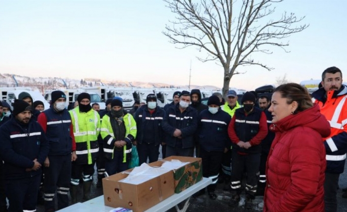 Kocaeli İzmit'te Hürriyet, temizlik işçileriyle bir araya geldi