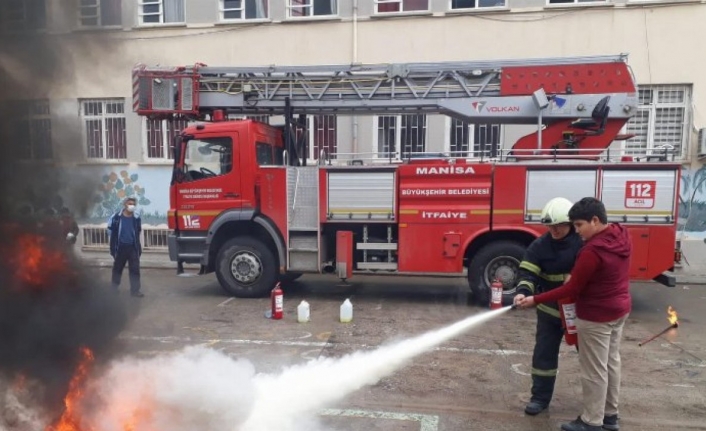 Manisa Büyükşehir İtfaiyesinden binlerce öğrenciye temel eğitim