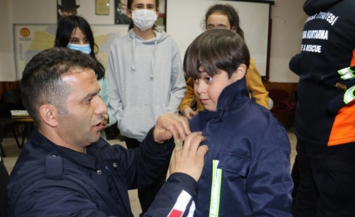 Manisa'da özel öğrenciler itfaiye teşkilatının konuğu oldu