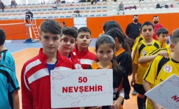 Niğde'de Küçükler Badminton Turnuvası sonuçlandı