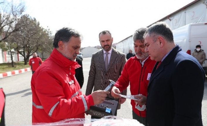 Ukrayna'ya Kızılay'la acil müdahale çantası yardımı 