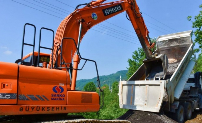 Yol çöktü, tehlikeyi Sakarya Büyükşehir önledi