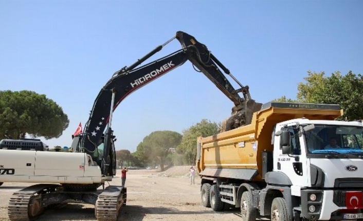 İzmir Bergama'da Millet Bahçesi'ne ilk kazma