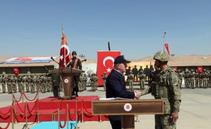 Bakan Akar Şırnak'a sancak verdi