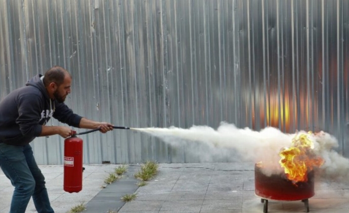 Kocaeli İzmit'te belediye personeline yangın eğitimi