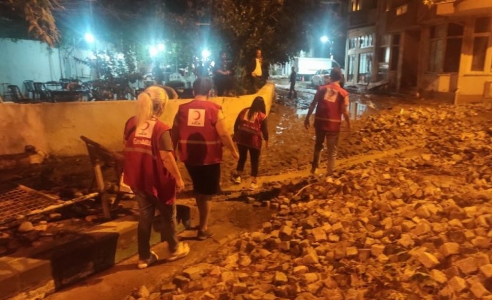 Türk Kızılay ekipleri Bursa Mudanya'da yardıma koştu