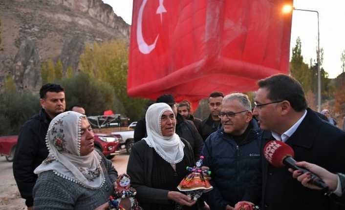 Memduh Büyükkılıç sohbete' Fransız' kalmadı