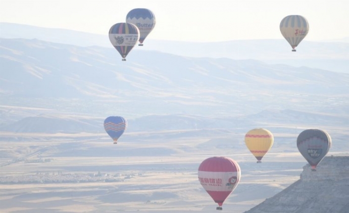 660 bin kişi balonla uçtu