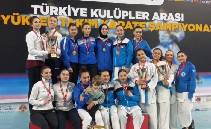 Kağıtsporlu karatecilerden çifte Türkiye Şampiyonluğu