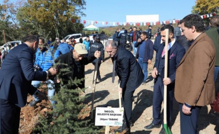 Milli seferberlikte Bursa İnegöl'de bin fidan toprakla buluştu