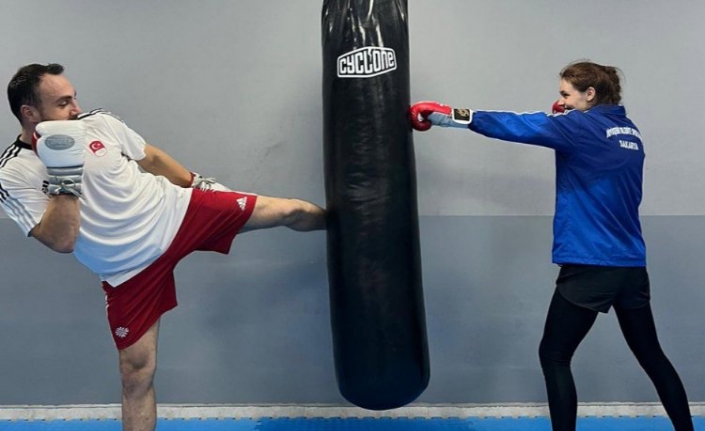 Sakaryalı kick boks sporcuları Avrupa Şampiyonası’nda