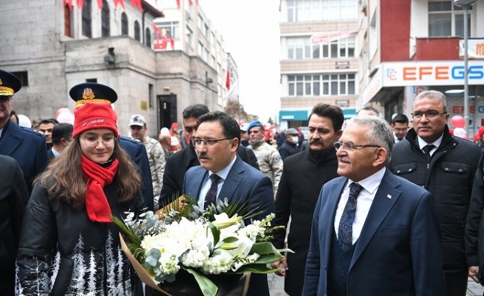 Atatürk'ün Kayseri'ye gelişine 'tarihi' tören