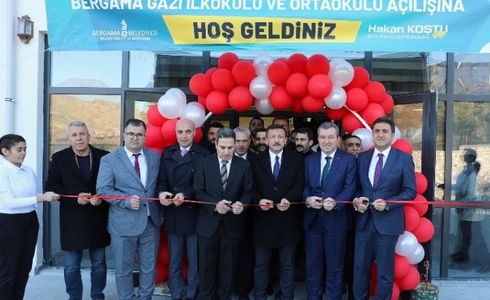 İzmir Bergama'da eğitim hem açılış, hem temel