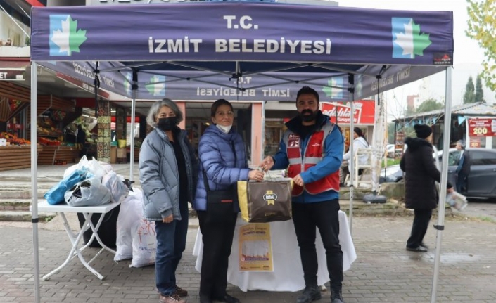 Kocaeli İzmit'te kıyafet dayanışması sürüyor