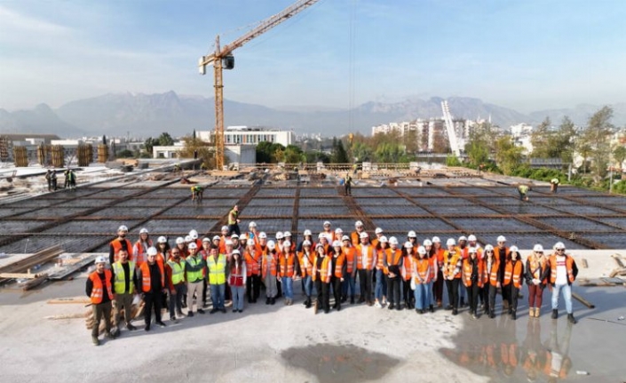 Öğrenciler katlı otopark projesini inceledi