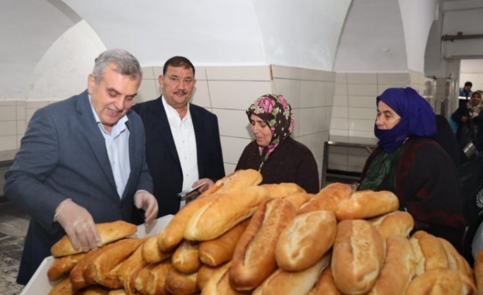 Aşevine halk ekmek desteği