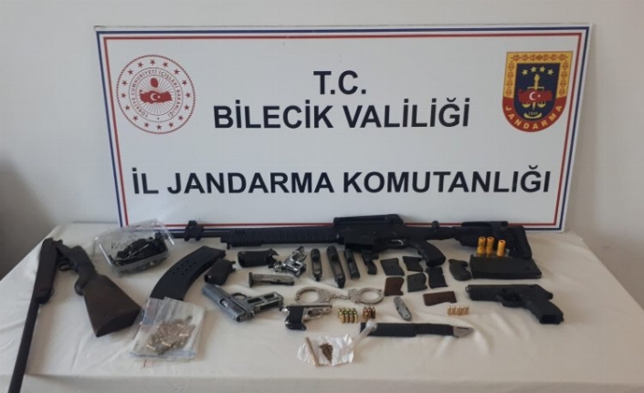 Bilecik Pazaryeri'nde yasa dışı silah ticaretine Jandarma engeli!