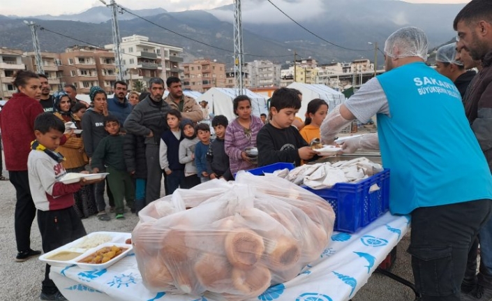 Deprem bölgesinde oruçlar Sakarya'nın kardeşlik sofrasında açılıyor