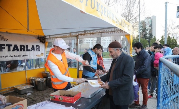 Gaziantep iftarda 15 bin kişiyi ağırlıyor