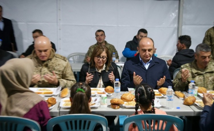 Gaziantep'te ilk iftar Nurdağlılarla yapıldı