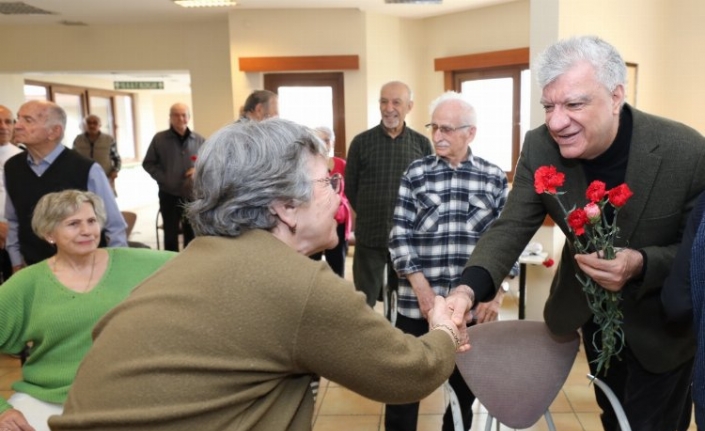 İzmir Narlıdere'de bilge çınarlara ziyaret