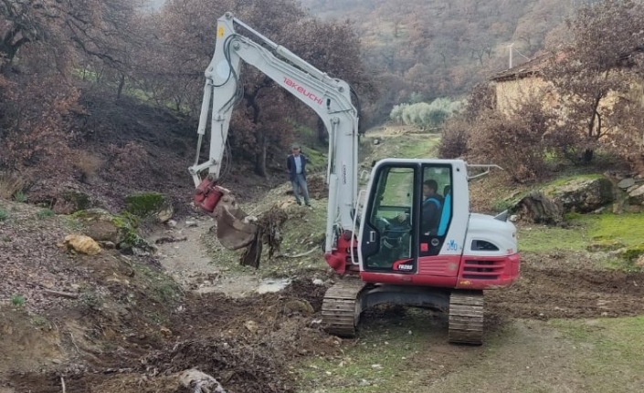 Manisa'da MASKİ dere temizliklerini sürdürüyor