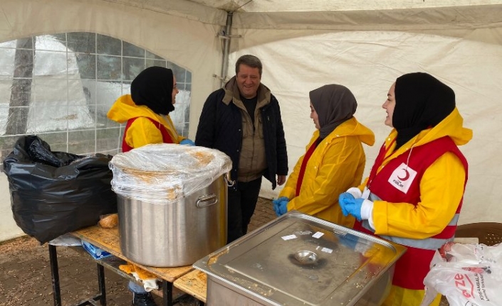 Manisa'nın afet bölgesine desteği sürüyor