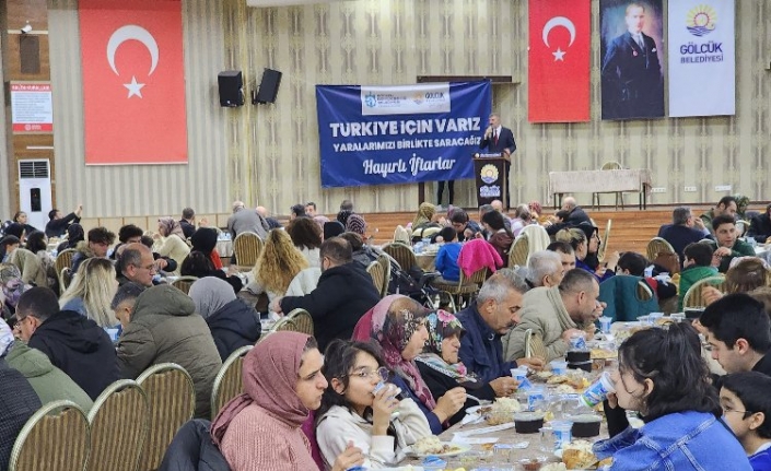 Gölcük'te Başkan Sezer afetzedelerle iftarda buluştu