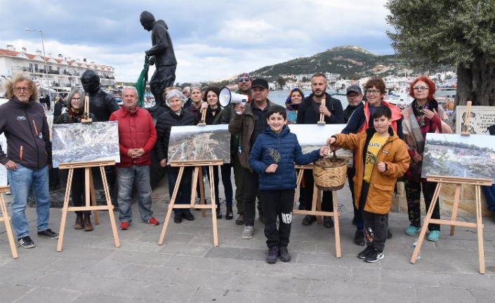 İzmir Foça'da sergili tepki!