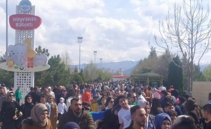 Kayseri Hayvanat Bahçesi bayram yaptı