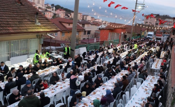 Kocaeli'de Gültepeliler geleneksel iftarda buluştu