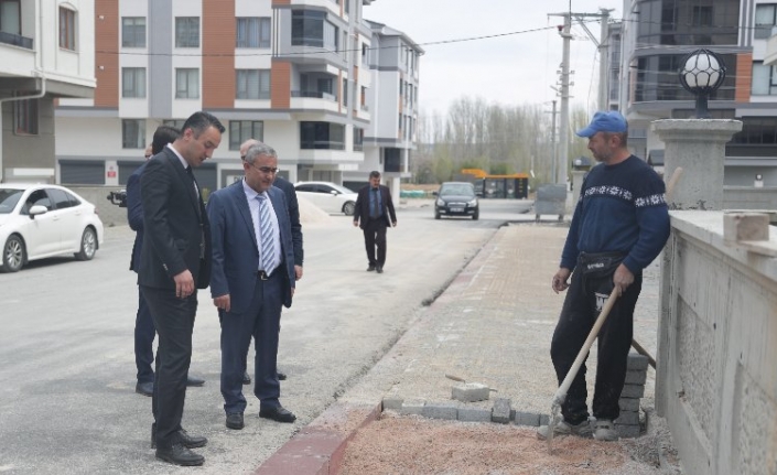 Kütahya'da kaldırım çalışmaları sürüyor