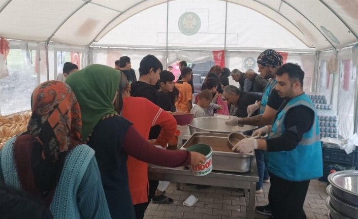 Manisa afetzedeleri sabah-akşam yanında