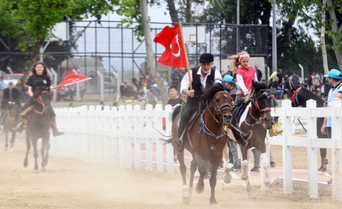 Bursa Osmangazi'de şahlanan rahvan atları nefes kesti