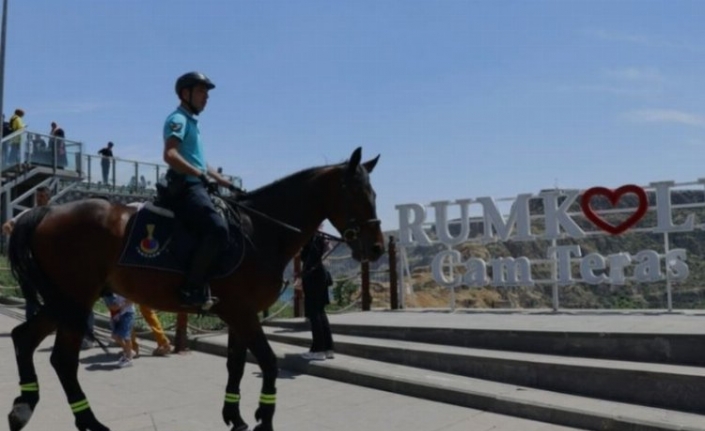 Atlı Jandarma Birlikleri Turistik Yerlerde Devriye gerçekleştirdi