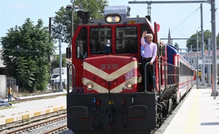 Bakü-Tiflis-Kars Demiryolu Hattı yeniden açıldı