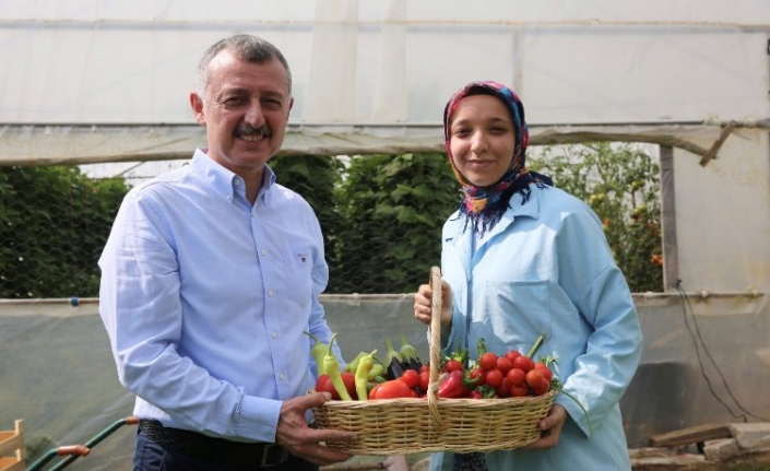 Başkan Büyükakın’dan kadın üreticiye destek